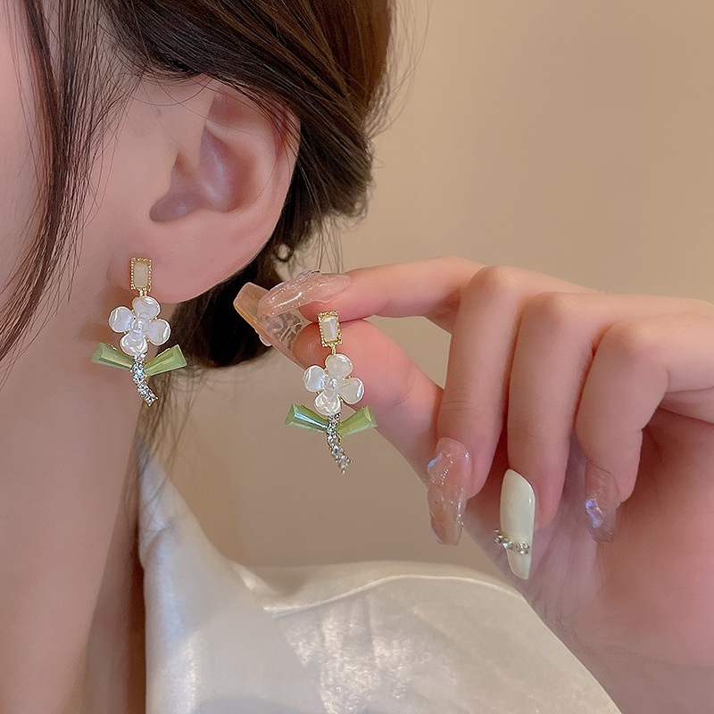 Bông Tai Hình Hoa Lá Màu Trắng Dễ Thương Phong Cách Hàn Quốc