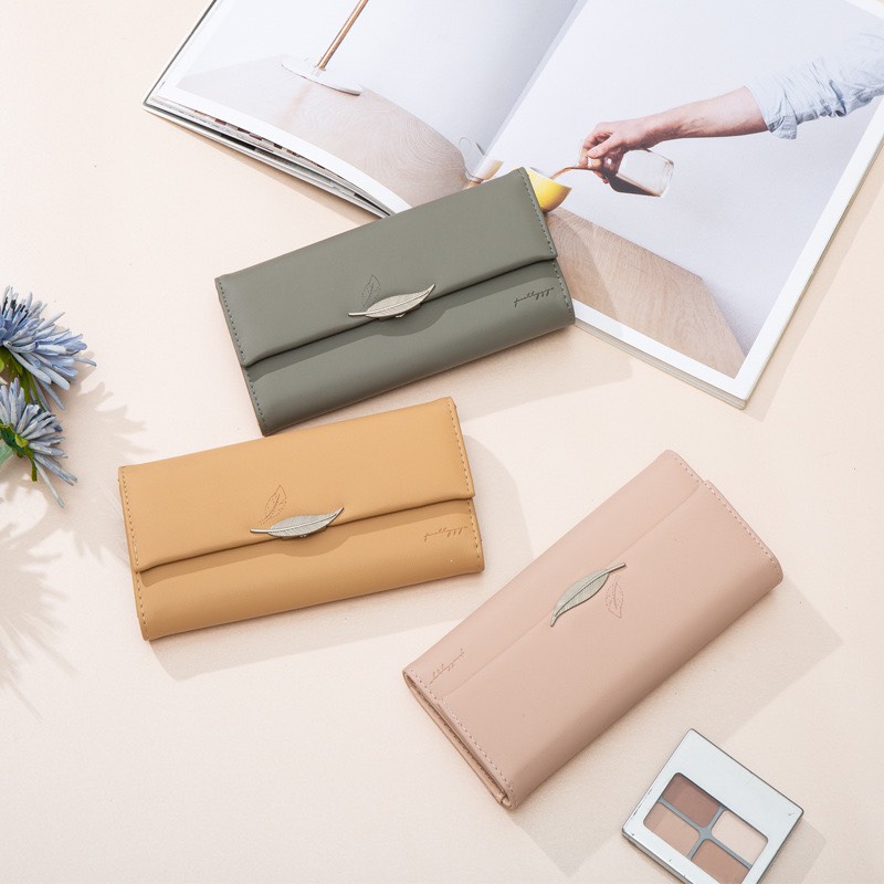 Ví/ Bóp Dài Cầm Tay Cho Nữ ERASHOP 079757 - Đựng Tiền/ Để Thẻ Chiếc Lá Khắc Tinh Tế, Nhiều Ngăn, Rẻ Đẹp