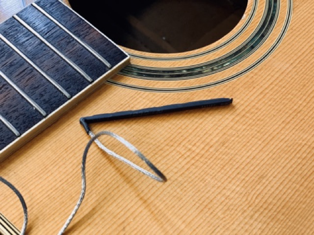 Piezo thạch anh đàn guitar acoustic