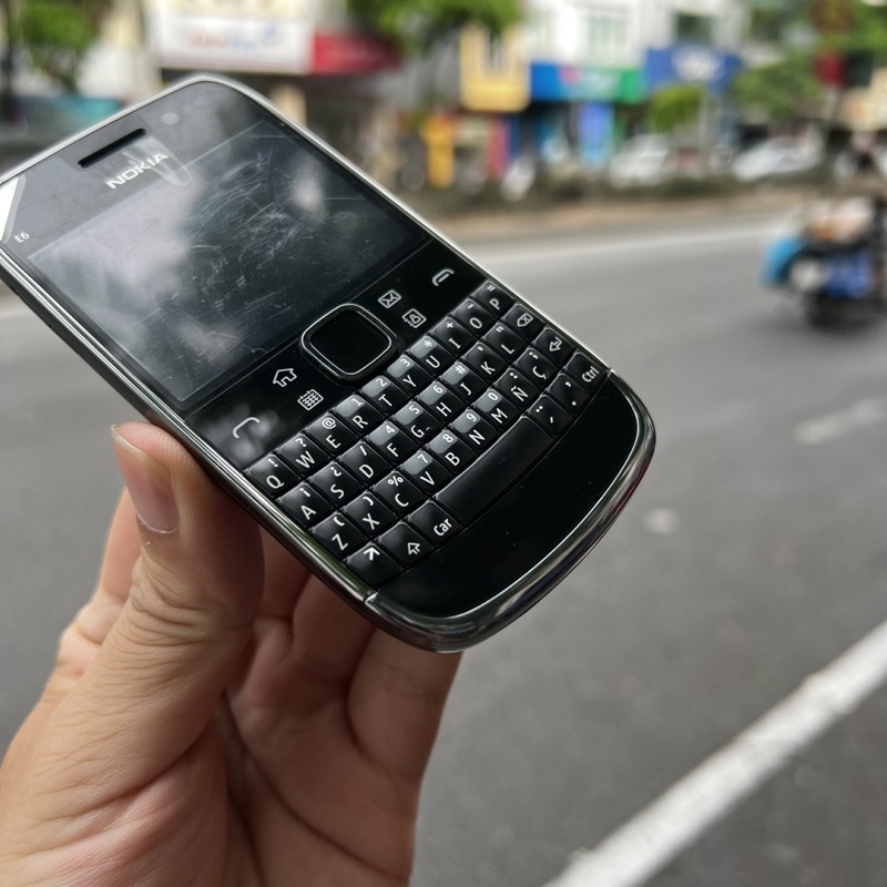 NGUYÊN ZIN, chính hãng điện thoại cổ Nokia E6