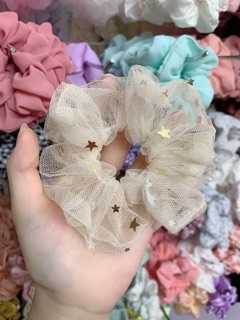 Cột tóc scrunchies sao ren