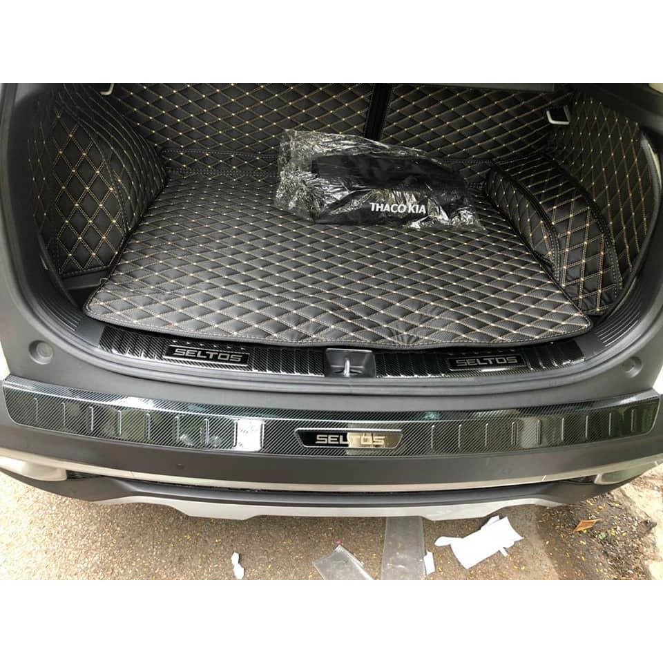 Chống trầy cốp trong, ngoài, ốp cốp xe Kia Seltos 2020, chất liệu cacbon cao cấp