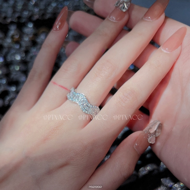 Set nhẫn, bộ 2 chiếc nhẫn xi bạch kim đính đá paguet kiểu lượn sóng .PTNACC.