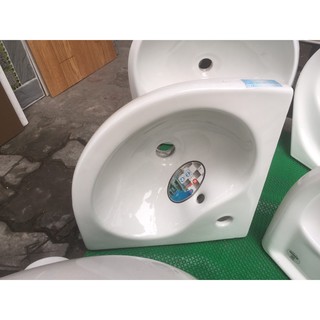 Chậu lavabo treo tường góc (ảnh tự chụp)