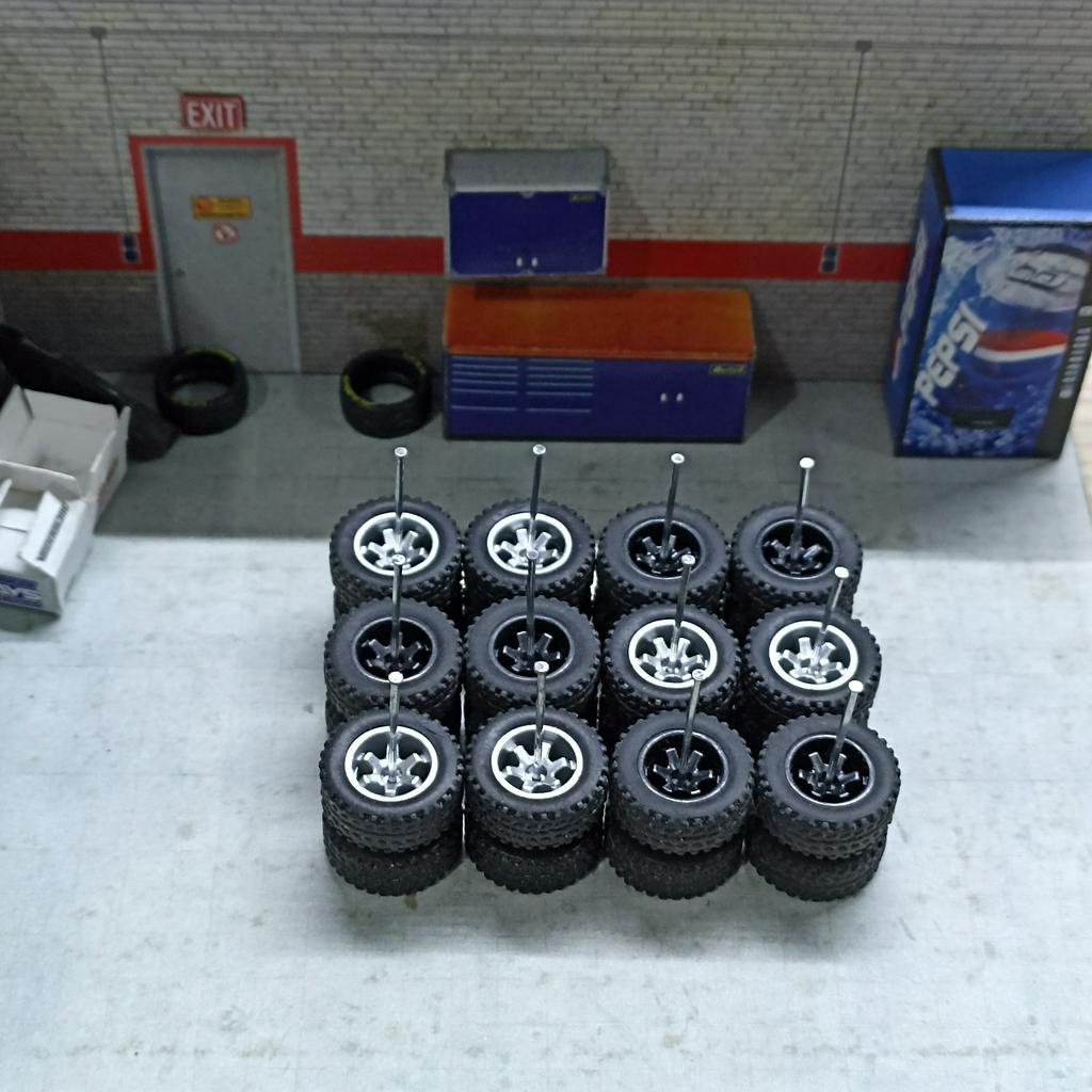 Bánh cao su OFF-ROAD size 14mm-14mm 1:64 custom cho xe Offroad, Bán tải, xe gầm cao Hotwheels, Matchbox, Tomica