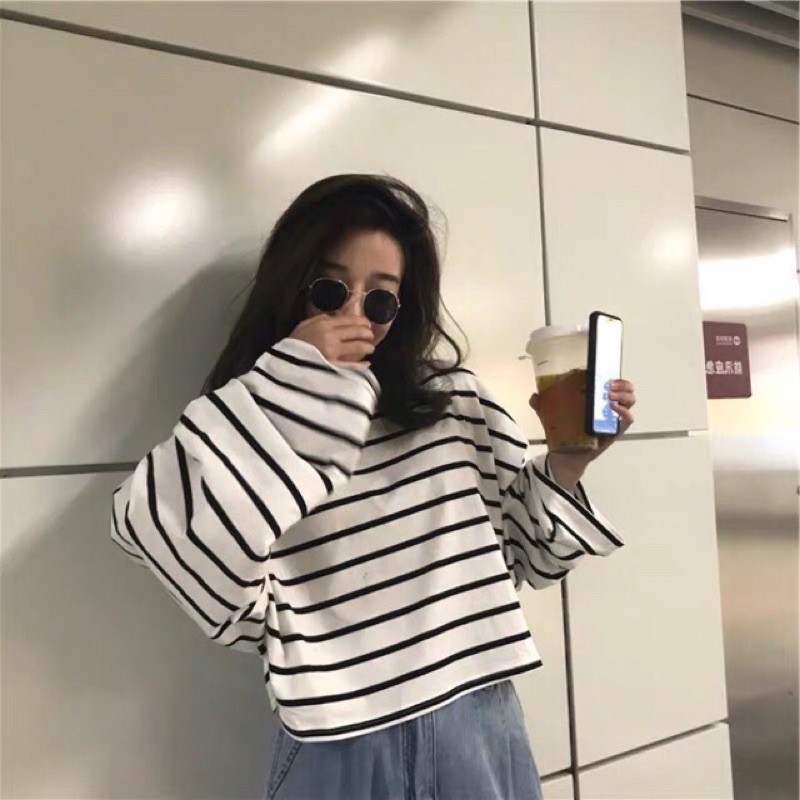 Áo croptop kẻ dài tay ống rộng