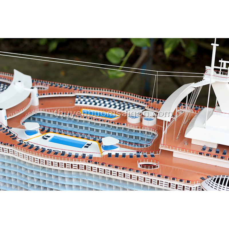 Du thuyền Oasis Of The Seas hàng cao cấp gỗ tự nhiên, tàu du lịch chở khách trên biển