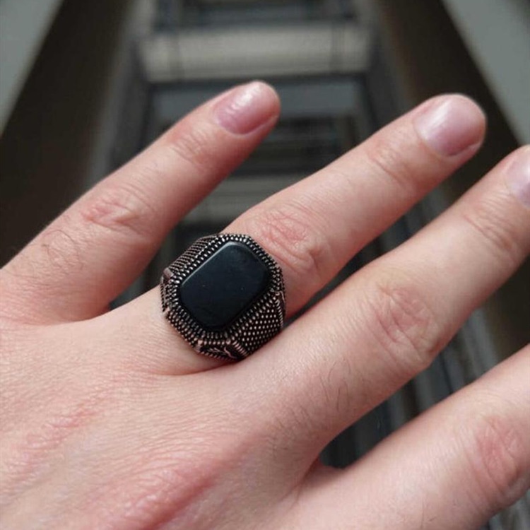 Nhẫn Kim Loại Đính Đá Zircon Đen Thời Trang Cho Nam