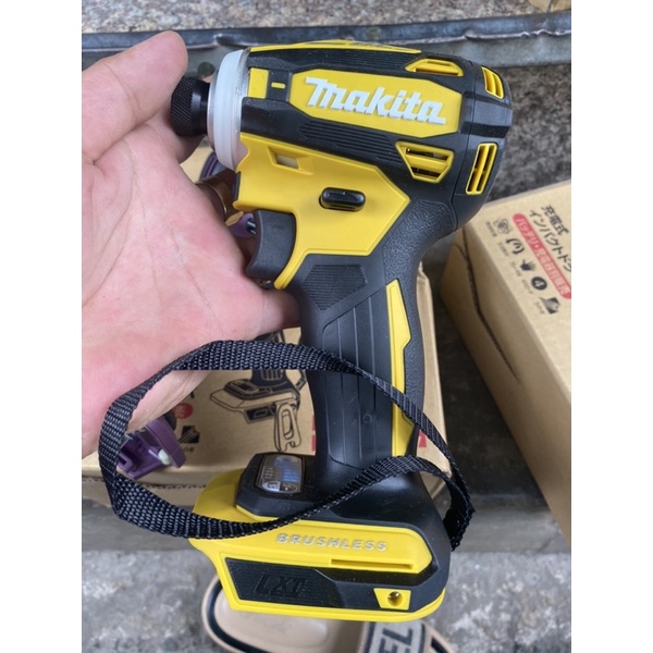 Khoan vít makita td172