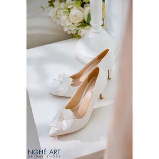 Giày cưới Nghé Art đính hoa lụa trắng 373