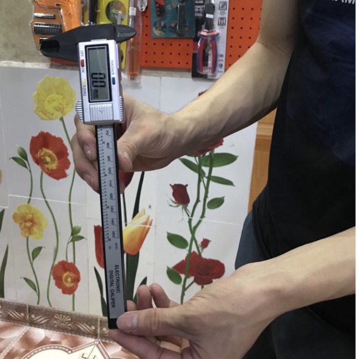 Thước kẹp điện tử sợi các bon 150mm độ chính xác 0.1mm mặt trắng