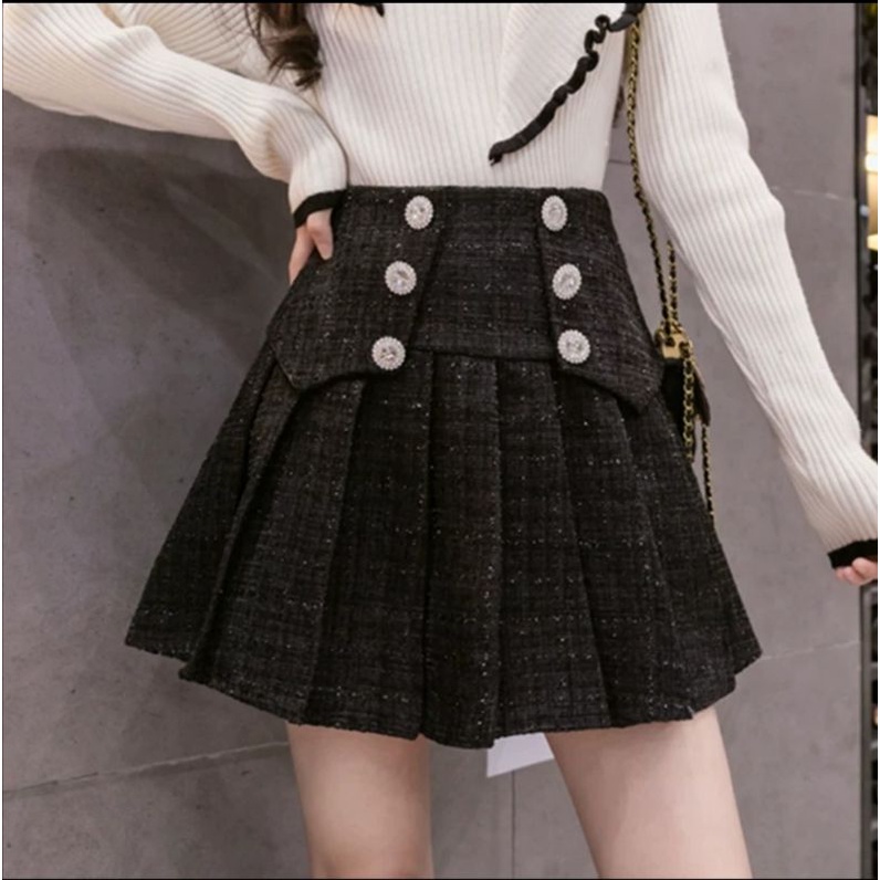 Chân váy xòe có khuy