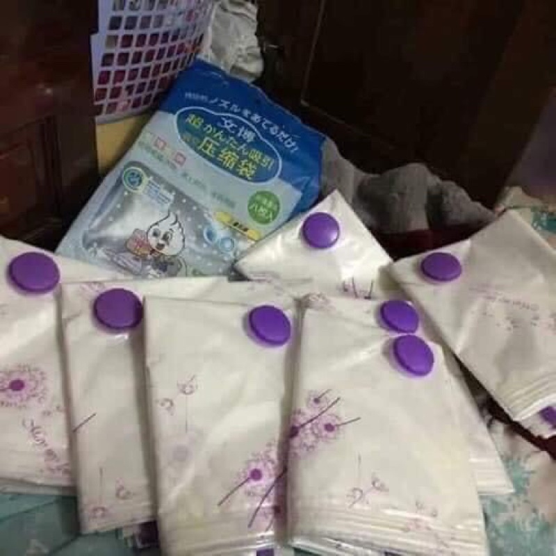 Bộ 8 túi hút chăn chân không kèm bơm tay