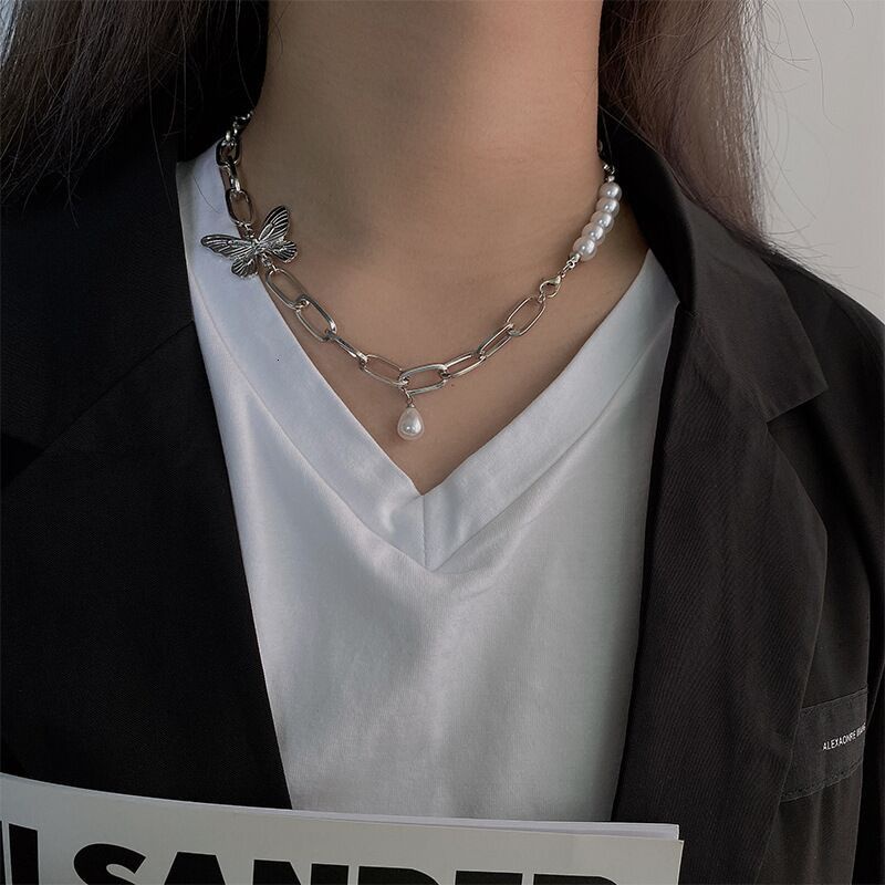 Vòng cổ Dáng Ngắn Phối Mặt Hình Bướm Đính Ngọc Trai Thời Trang Cá Tính