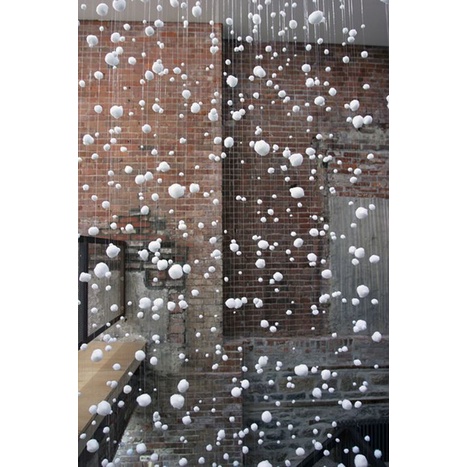 Bông pom pom màu trắng trang trí