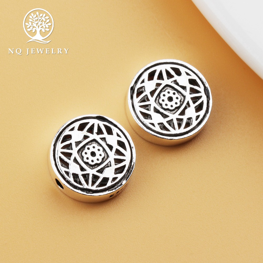 Charm Bạc tròn xỏ ngang hoa văn - NQ Jewelry