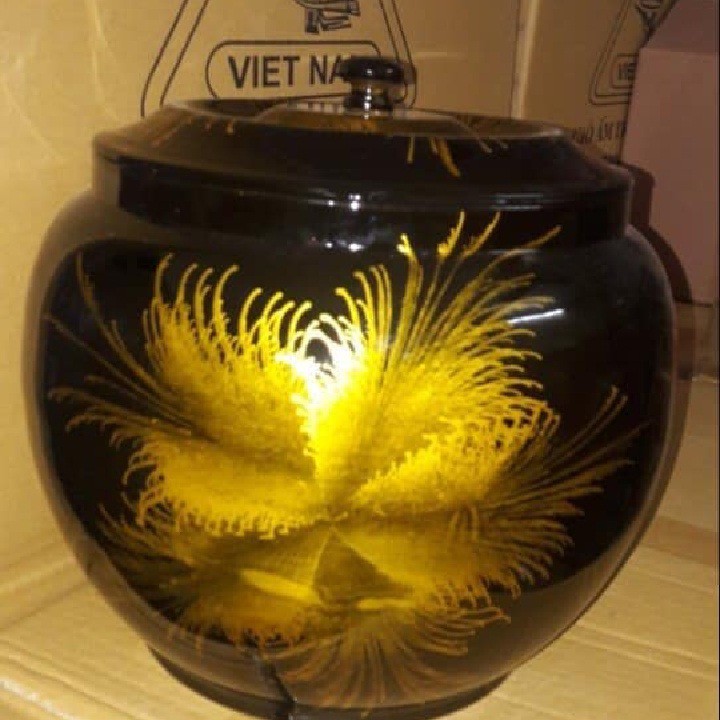GIÀNH Ủ TRÀ GIỮ NHIỆT SƠN MÀI SANG TRỌNG  1,5L
