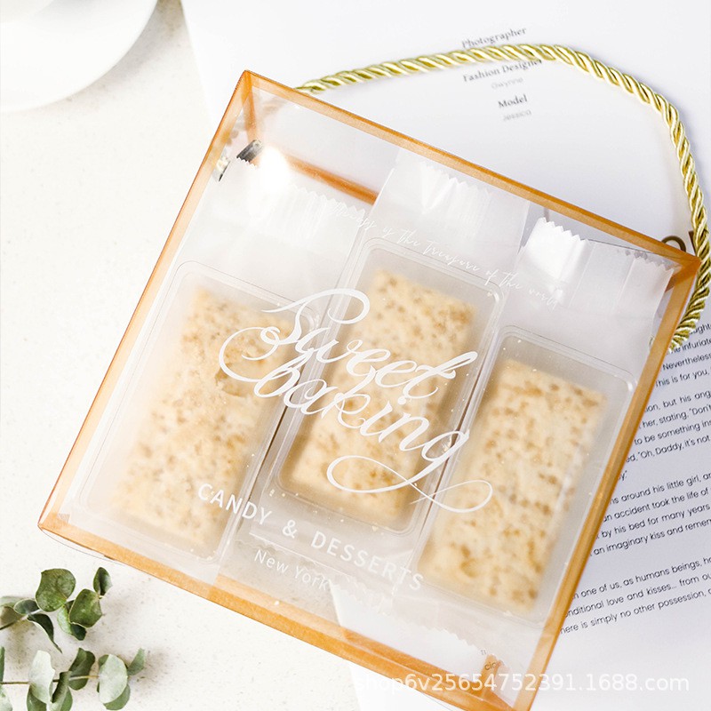 Hộp mica viền gold 14x14x7cm trong đựng bánh/son/quà tặng có quai xách nhà KlingKling | BigBuy360 - bigbuy360.vn