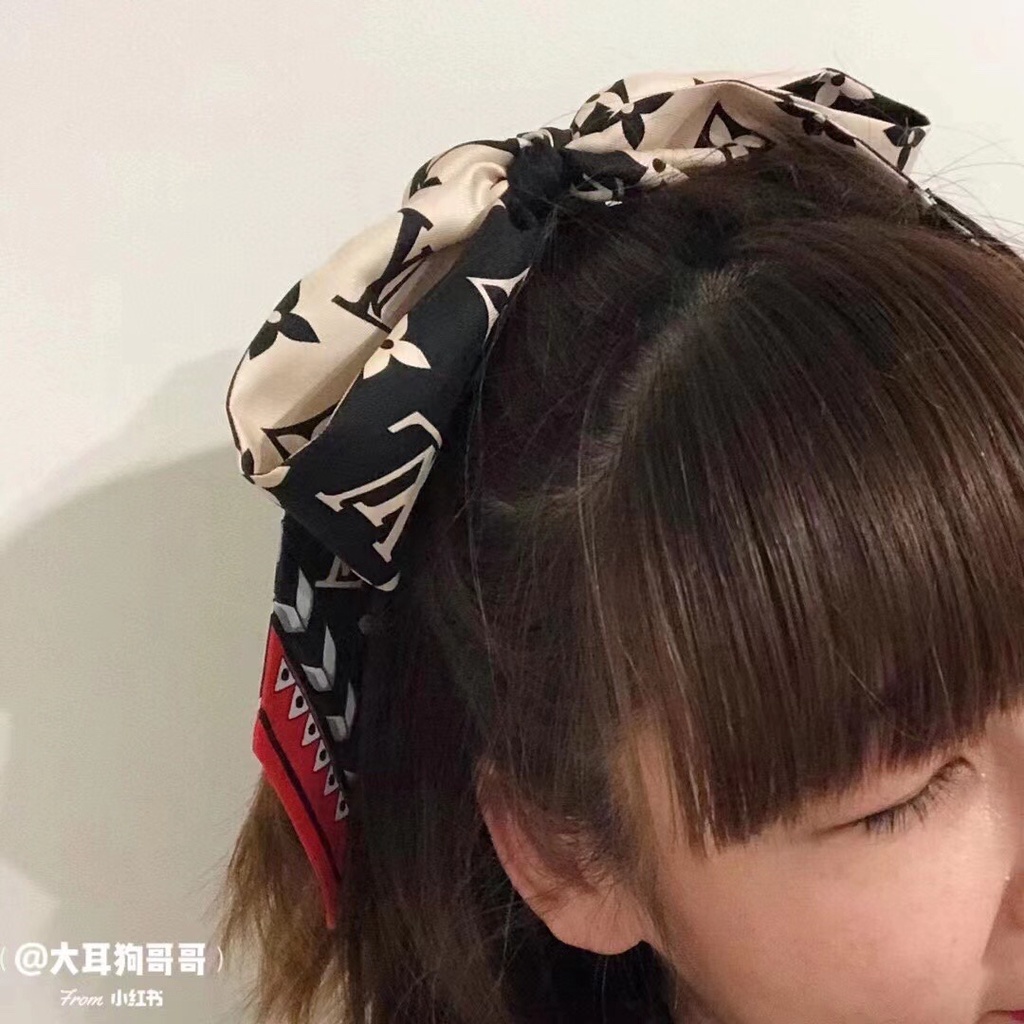 Khăn Quàng Cổ / Khăn Tay / Túi Xách Bằng Lụa Họa Tiết Chữ Màu Đen Thời Trang Cho Nữ