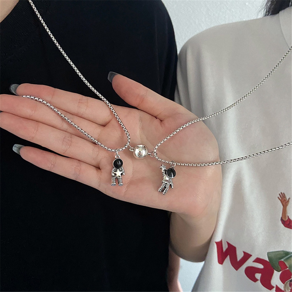 1 cặp Vòng cổ mặt hình phi hành gia thời trang