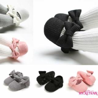 Giày công chúa dễ thương cho bé gái