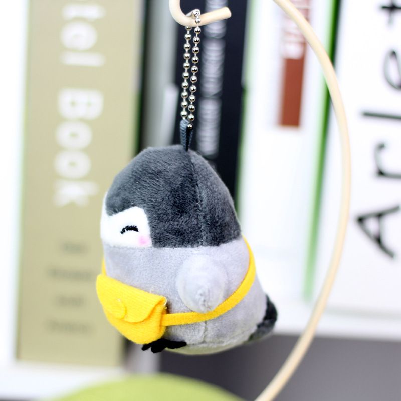 Móc khóa thú bông chim cánh cụt mang túi