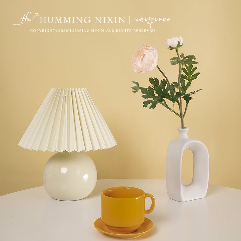 Đèn ngủ để bàn đế bầu gốm chao xếp ly