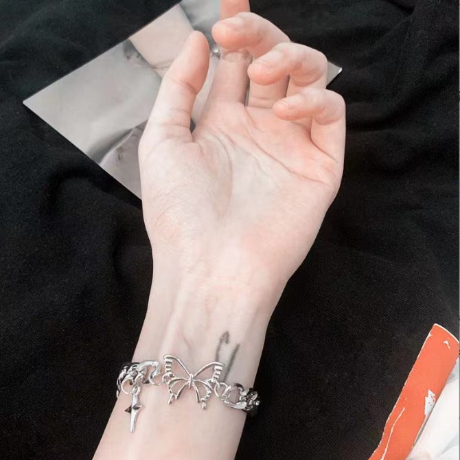 Vòng Tay Mặt Hình Bướm Đính Đá Zircon Phong Cách Retro Sang Trọng