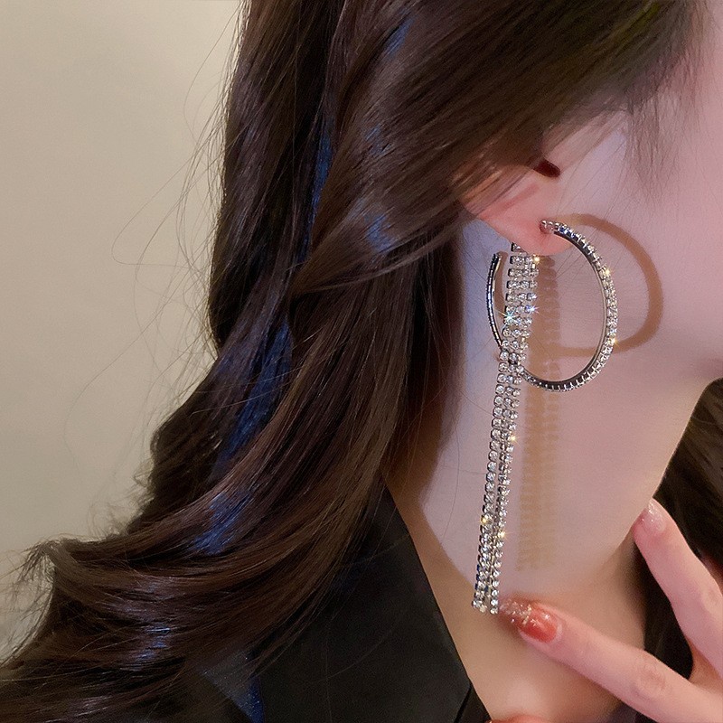 Bông Tai Tua Rua Dáng Dài Đính Đá Sang Trọng Thời Trang Cho Nữ