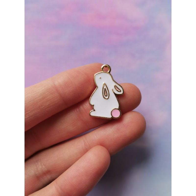 Charm kim loại thỏ đuôi hồng