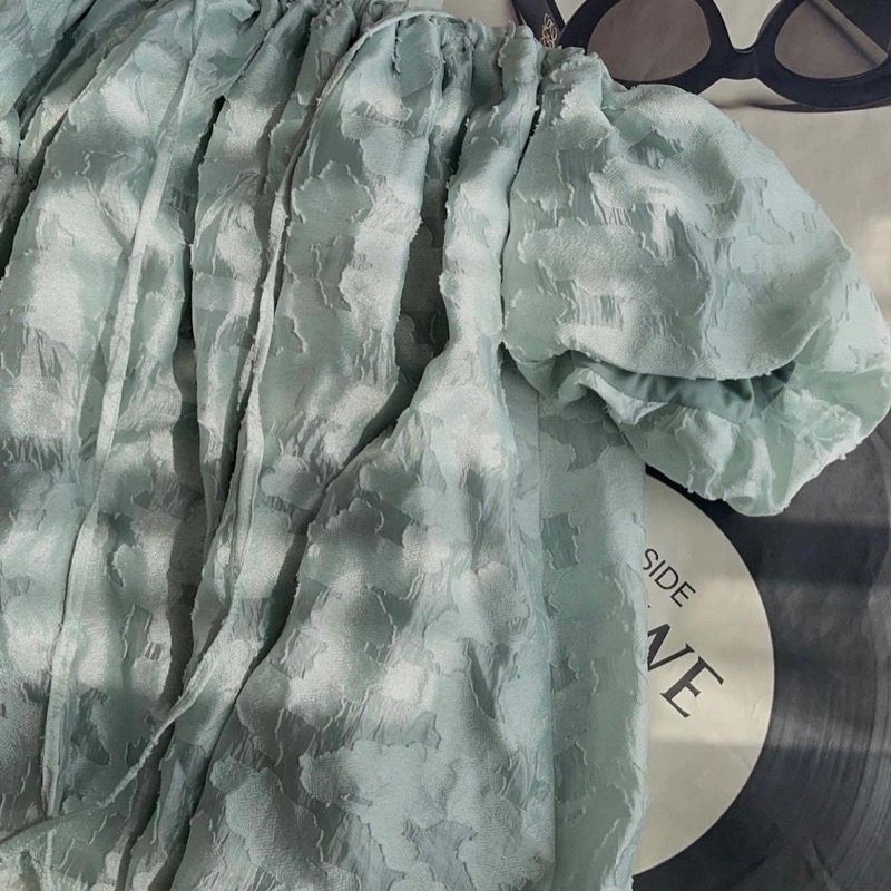 ÁO TRỄ VAI GẤM IN HOA