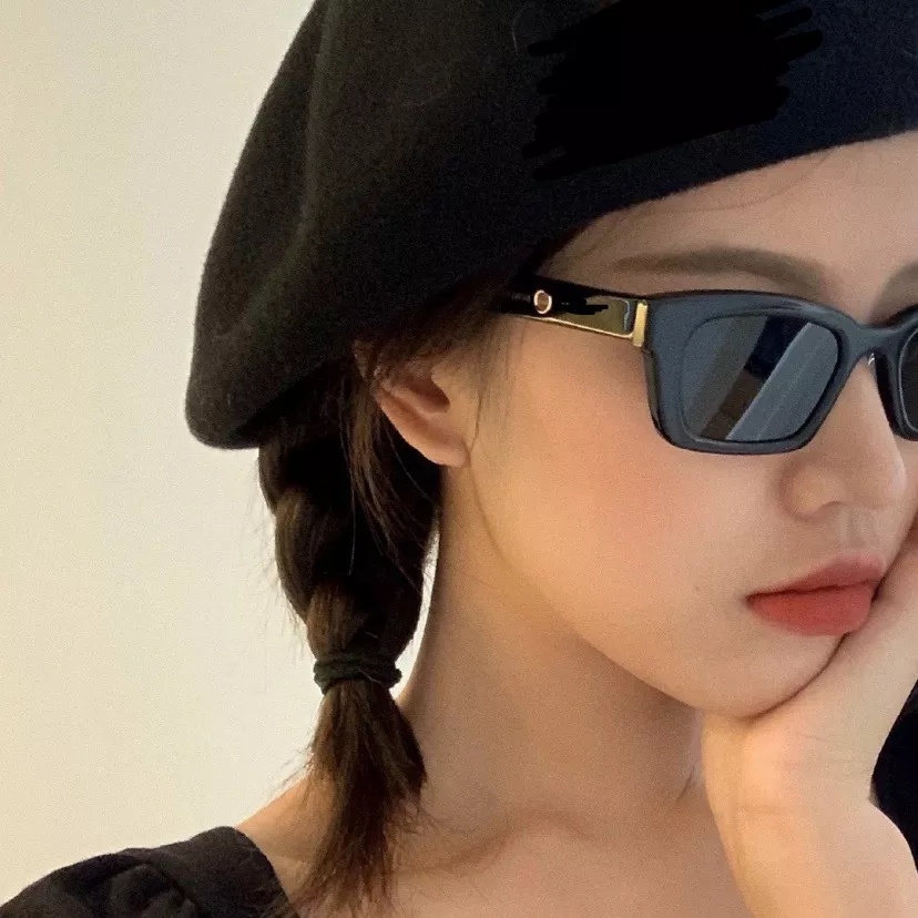 Kính râm thời trang dáng mắt vuông nhỏ màu đen, trắng
