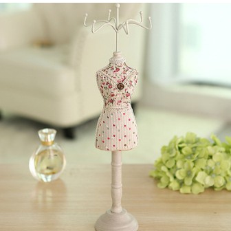 Móc treo trang sức hình búp bê có nhiều mẫu để trưng bày nhẫn bông tai.... kệ treo trang sức- cao 40cm