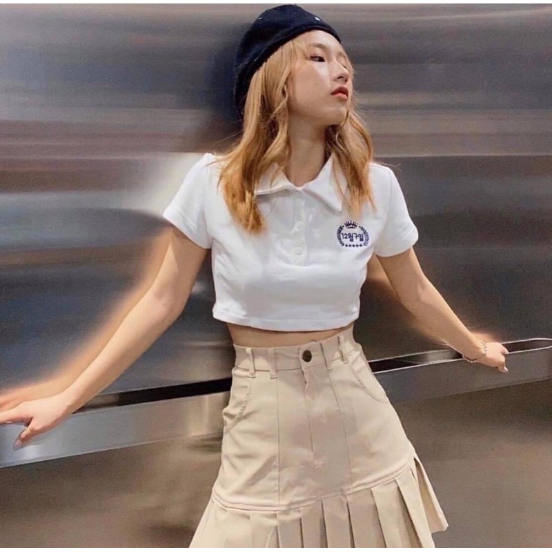 Áo croptop có cổ thêu chữ cực xinh | BigBuy360 - bigbuy360.vn