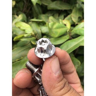 Ốc chân kính Salaya inox 304