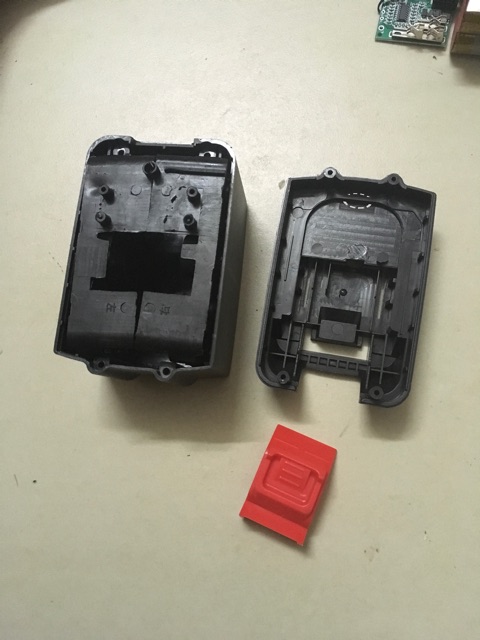 TNS..Vỏ pin makita trượt hộp 3 hàng x 5 cell 18650 có led báo pin và ốc