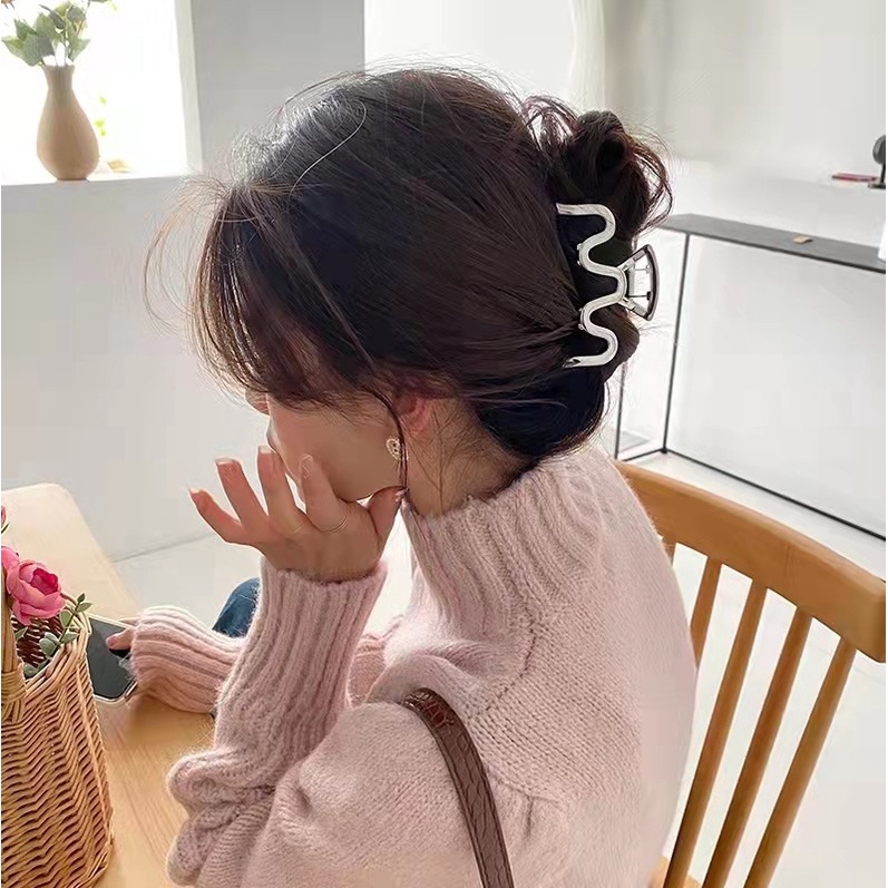 Kẹp Gắp Đầu Cá Mập Bằng Kim Loại Đơn Giản Cá Tính Dễ Phối Đồ Cho Nữ