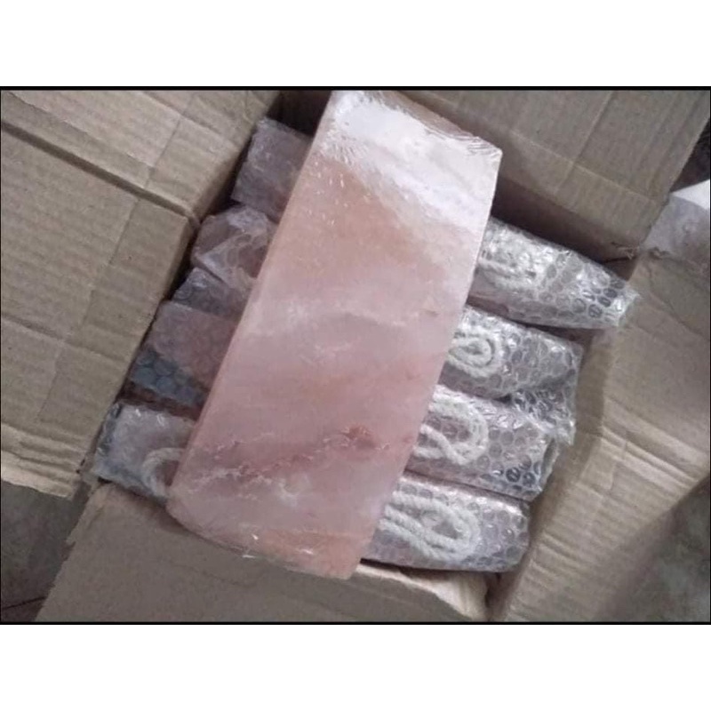 Đá liếm muối khoáng hồng Himalaya khai thác và nhập khẩu từ Pakistan