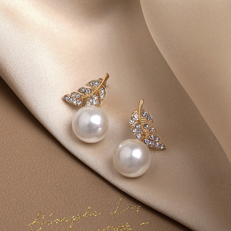 Khuyên tai hình lá cây đính đá và ngọc trai sang trọng