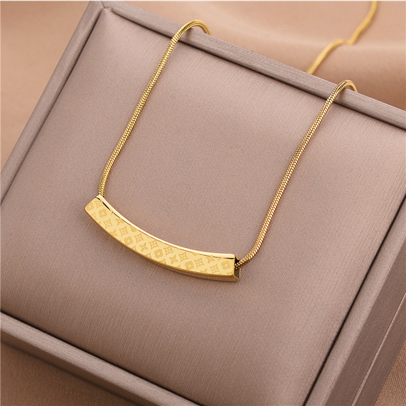 Vòng cổ titan nữ KHÔNG GỈ dây chuyền vàng mạ 18k mặt cỏ 4 lá trang sức titan cao cấp thiết kế thời trang thanh lịch