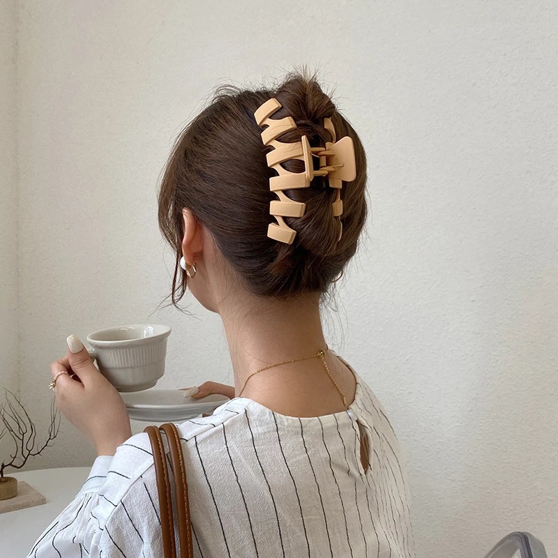 Women Korean INS Style Geometric Hollow Shark Grappling Clips / Girls Fashion Big Hair Claw