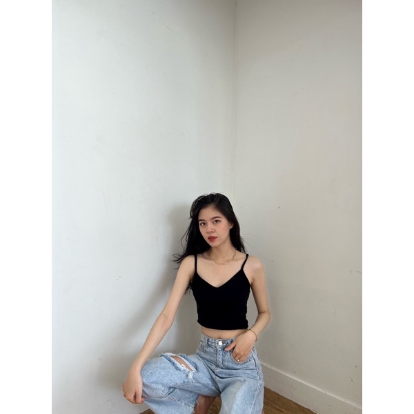 Áo 2 dây cổ V chất thun gân co giãn sexy rất thích hợp với mùa hè