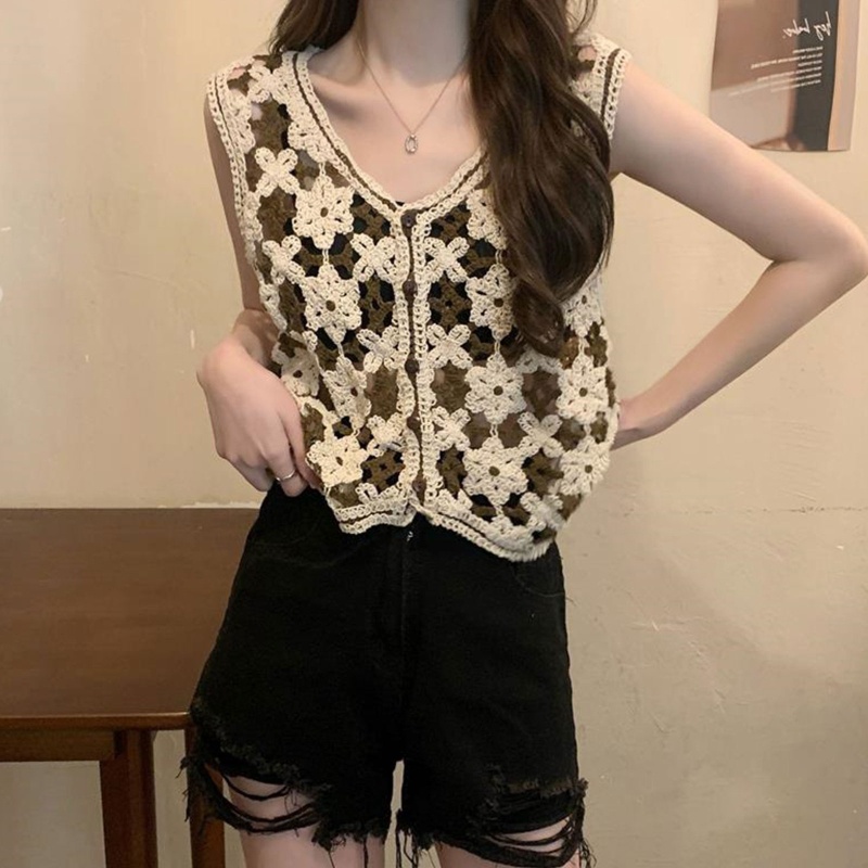 Áo Croptop Dệt Kim Sát Nách Cổ Chữ V Thêu Hoa Phối Nút Thời Trang Cho Nữ