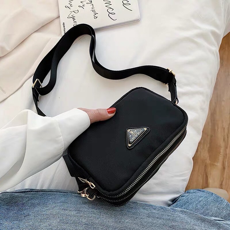 Siêu phẩm túi dù Prada