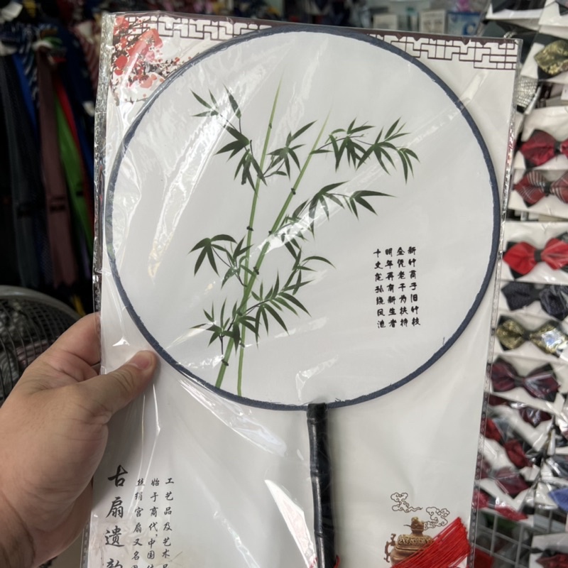 Quạt vải tròn  in hình chụp ảnh cổ trang có tua rua Giangpkc