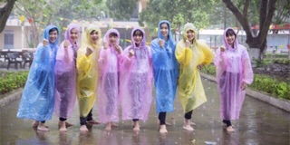 Áo mưa giấy tiện lợi ( màu ngẫu nhiên )