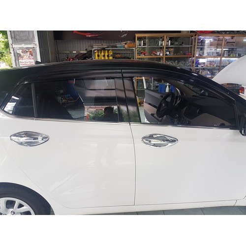 Phụ kiện Huyndai i10 Hatback Vè che mưa nhựa đen, loại dày