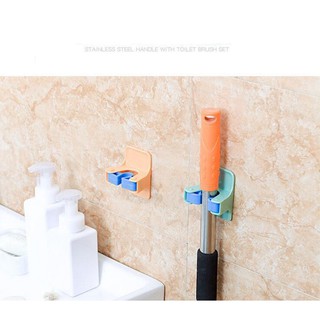 Giá kẹp treo cây cọ , chổi vệ sinh phòng tắm