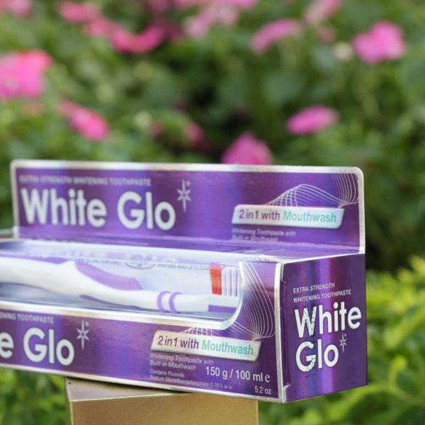 Bộ kem đ‎ánh răng‎ WHITE GLO 150g  /KĐR‎ kèm bàn chải​, Hương thảo mộc, sạch mảng bám
