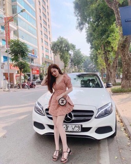 Đầm hoa nhí cổ vuông